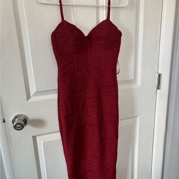 Windsor Burgundy Midi Dress - Picture 3 of 4